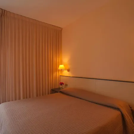 Eden Club מלון 3*