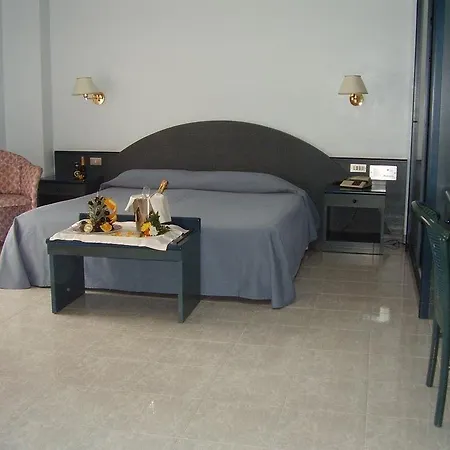 Szálloda Eden Club Torre Canne