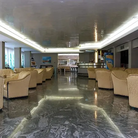 Eden Club מלון 3*