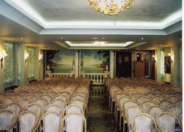Eden Club מלון