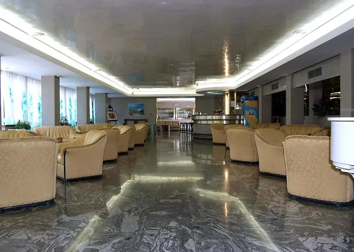 Eden Club מלון 3*